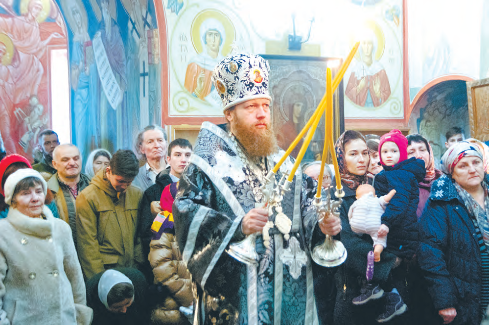 Епископ Воскресенский Савва (Михеев) совершает праздничное богослужение